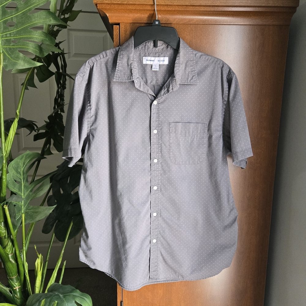 Old Navy Men's Button Down Gray Shirt
